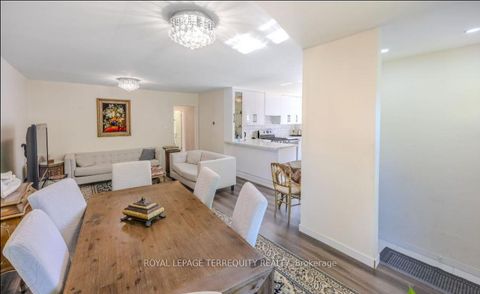 Photo 4 at 25 Bailey Crescent, Aurora Highlands, Aurora