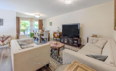 Photo 5 at 25 Bailey Crescent, Aurora Highlands, Aurora