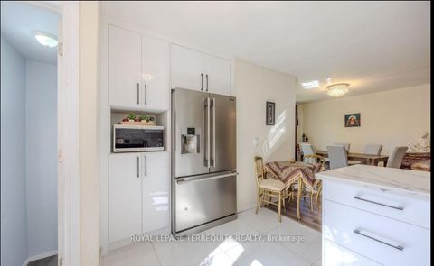 Photo 8 at 25 Bailey Crescent, Aurora Highlands, Aurora