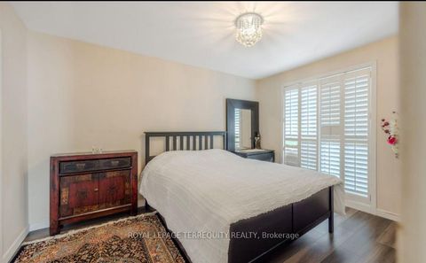 Photo 9 at 25 Bailey Crescent, Aurora Highlands, Aurora