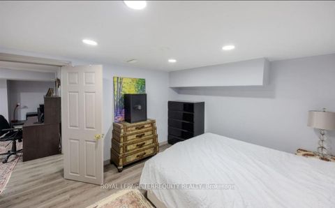 Photo 17 at 25 Bailey Crescent, Aurora Highlands, Aurora