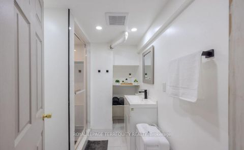 Photo 18 at 25 Bailey Crescent, Aurora Highlands, Aurora