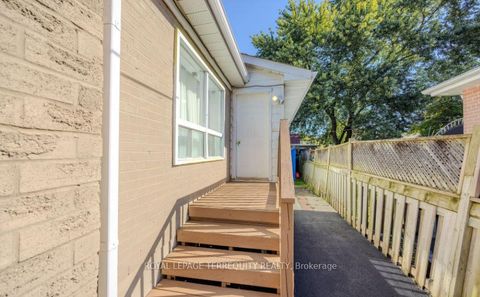 Photo 19 at 25 Bailey Crescent, Aurora Highlands, Aurora