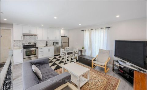 Photo 22 at 25 Bailey Crescent, Aurora Highlands, Aurora