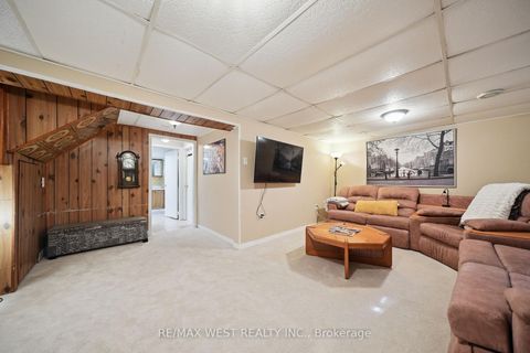 Photo 9 at 2 Lisburn Crescent, Don Valley Village, Toronto