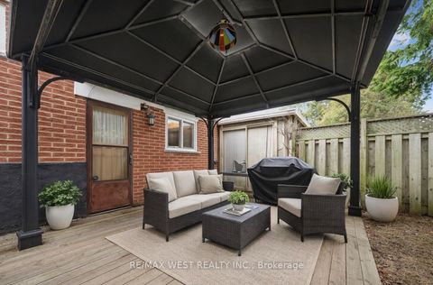 Photo 13 at 2 Lisburn Crescent, Don Valley Village, Toronto