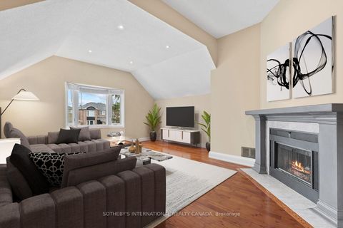 Photo 2 at 388 Brownridge Drive, Brownridge, Vaughan