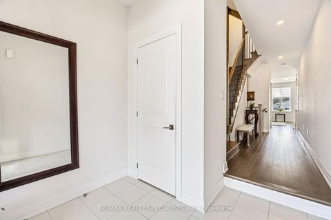 Photo 4 at 324 Laplante Street, Summerhill Estates, Newmarket