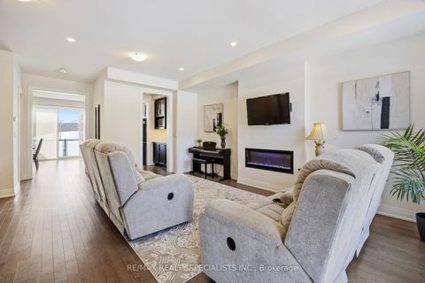 Photo 10 at 324 Laplante Street, Summerhill Estates, Newmarket