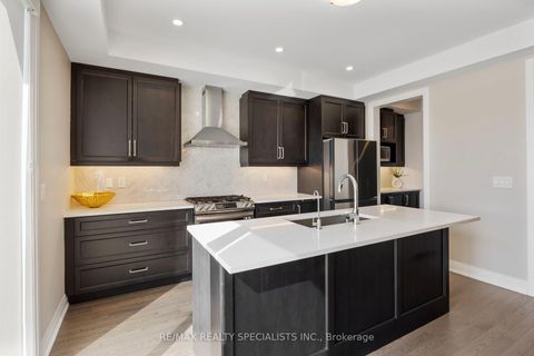 Photo 14 at 324 Laplante Street, Summerhill Estates, Newmarket