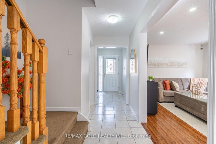 Photo 4 at 94 Bighorn Crescent, Wellington, Brampton