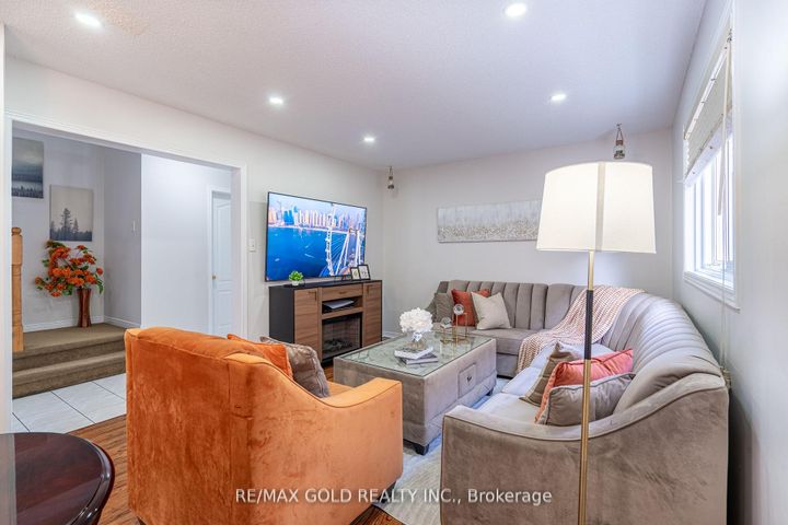 Photo 7 at 94 Bighorn Crescent, Wellington, Brampton