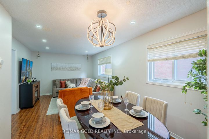 Photo 10 at 94 Bighorn Crescent, Wellington, Brampton