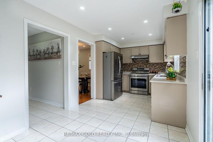 Photo 12 at 94 Bighorn Crescent, Wellington, Brampton