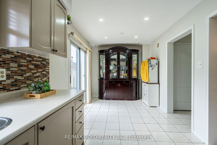 Photo 16 at 94 Bighorn Crescent, Wellington, Brampton