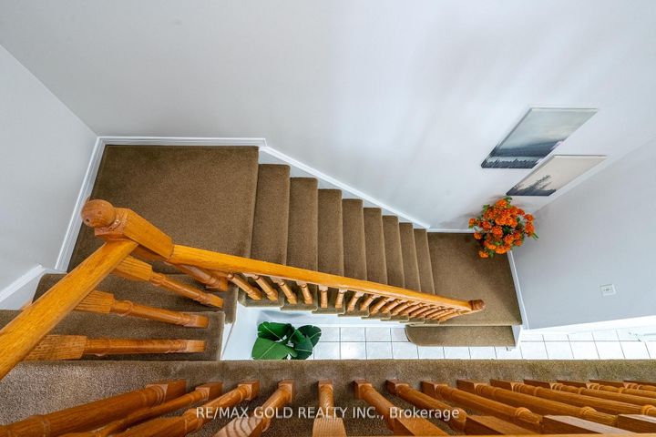 Photo 17 at 94 Bighorn Crescent, Wellington, Brampton