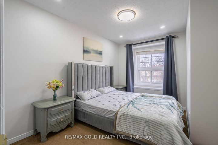 Photo 18 at 94 Bighorn Crescent, Wellington, Brampton