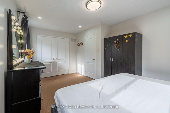 Photo 23 at 94 Bighorn Crescent, Wellington, Brampton