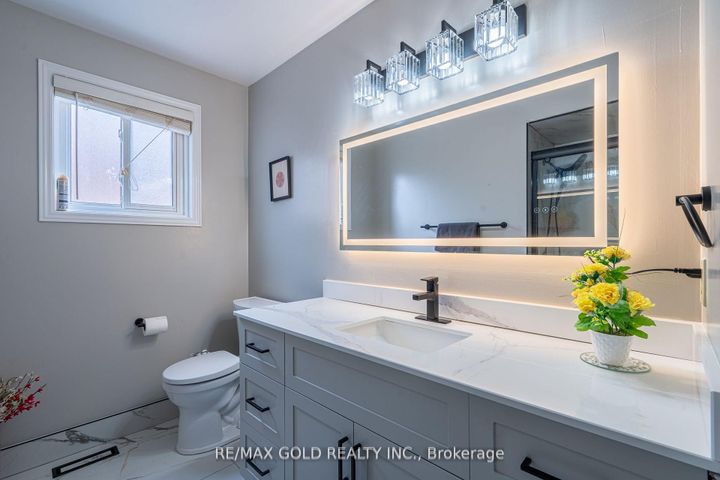 Photo 25 at 94 Bighorn Crescent, Wellington, Brampton