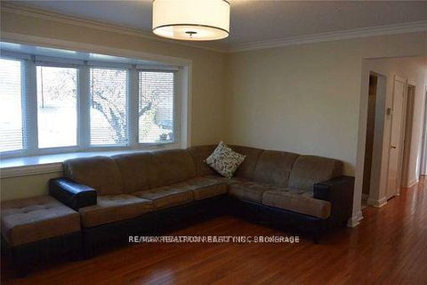 Photo 2 at 87 Combe Avenue, Bathurst Manor, Toronto