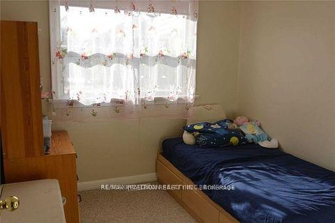 Photo 9 at 87 Combe Avenue, Bathurst Manor, Toronto