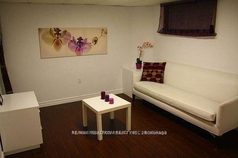 Photo 11 at 87 Combe Avenue, Bathurst Manor, Toronto