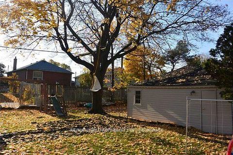 Photo 14 at 87 Combe Avenue, Bathurst Manor, Toronto