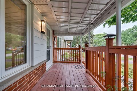 Photo 2 at 35 Cheshire Drive, Rosethorn, Toronto