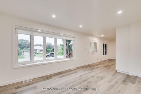 Photo 5 at 35 Cheshire Drive, Rosethorn, Toronto