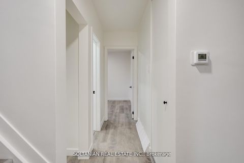 Photo 9 at 35 Cheshire Drive, Rosethorn, Toronto