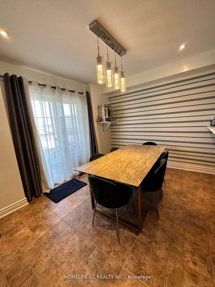 Photo 3 at 20 SHIRAZ Drive, Wellington, Brampton