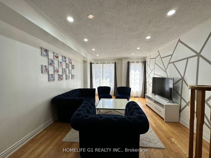 Photo 5 at 20 SHIRAZ Drive, Wellington, Brampton