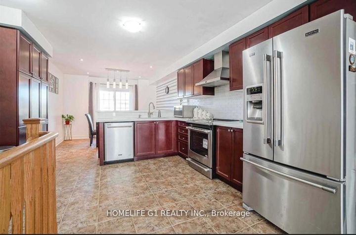 Photo 12 at 20 SHIRAZ Drive, Wellington, Brampton