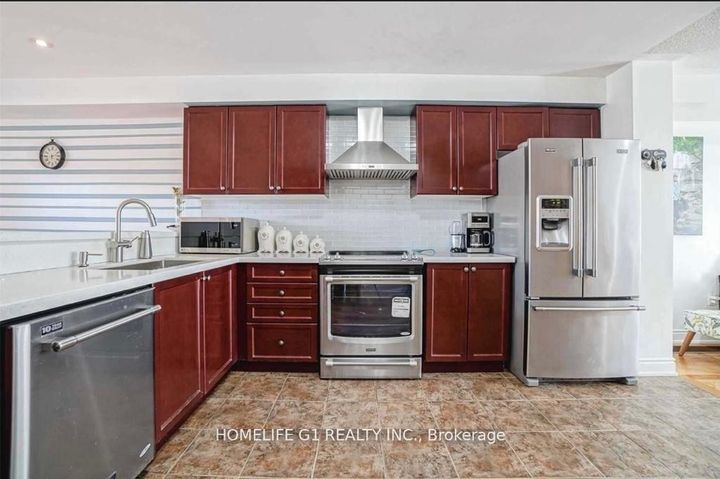 Photo 13 at 20 SHIRAZ Drive, Wellington, Brampton