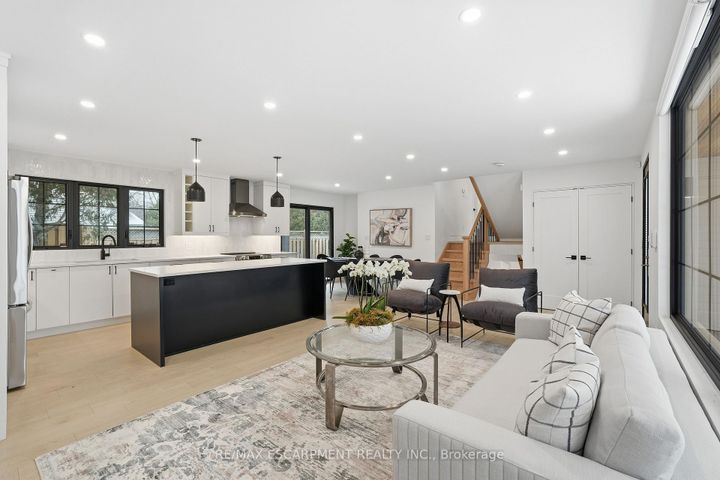 Photo 3 at 5135 Mulberry Drive, Appleby, Burlington