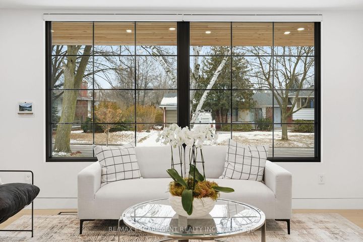 Photo 4 at 5135 Mulberry Drive, Appleby, Burlington