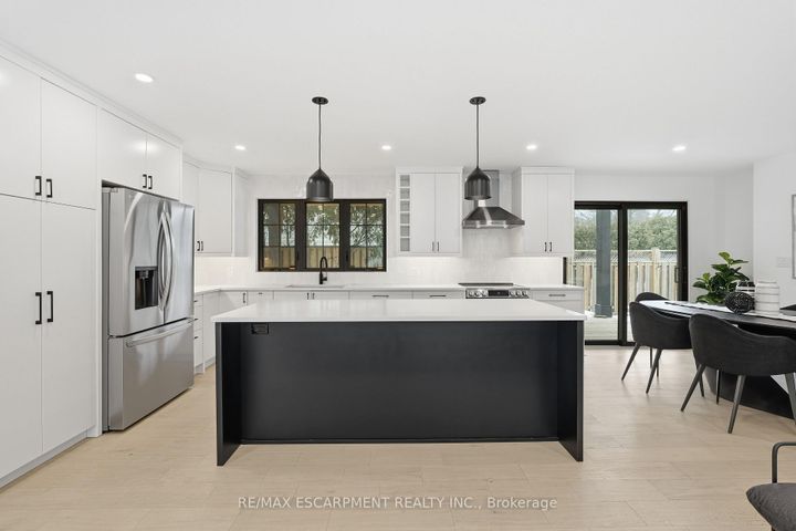 Photo 5 at 5135 Mulberry Drive, Appleby, Burlington