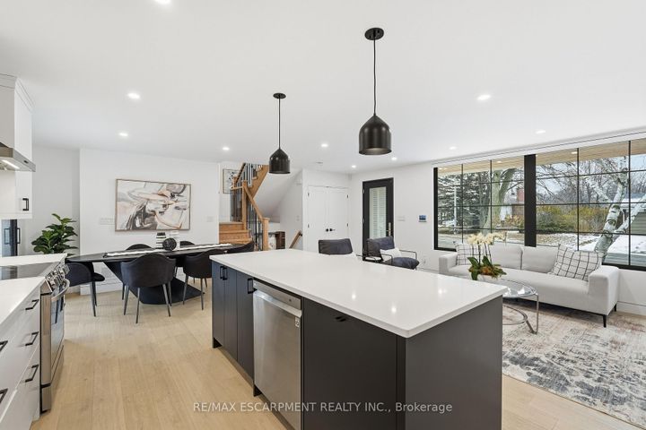 Photo 7 at 5135 Mulberry Drive, Appleby, Burlington