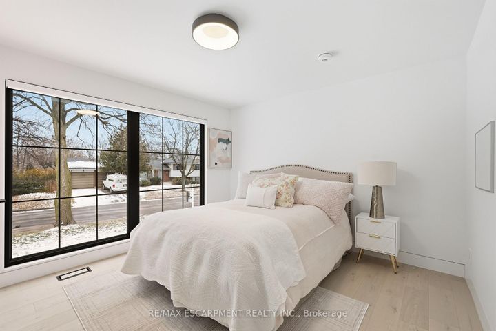 Photo 10 at 5135 Mulberry Drive, Appleby, Burlington