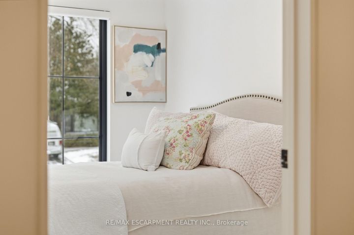 Photo 11 at 5135 Mulberry Drive, Appleby, Burlington