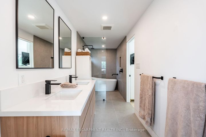 Photo 13 at 5135 Mulberry Drive, Appleby, Burlington