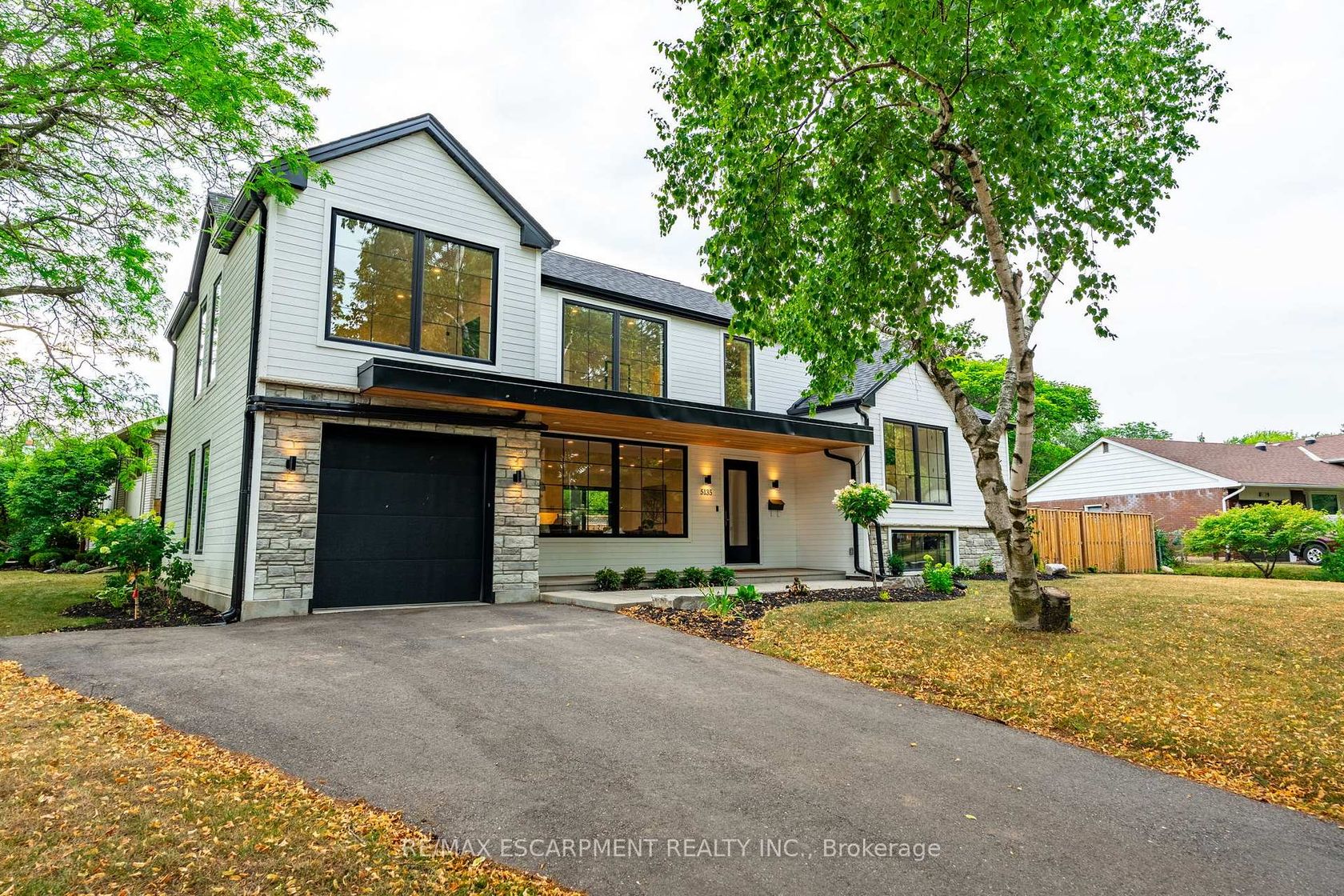 5135 Mulberry Drive, Appleby, Burlington 