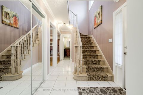 Photo 3 at 25 Grampian Avenue, Maple, Vaughan