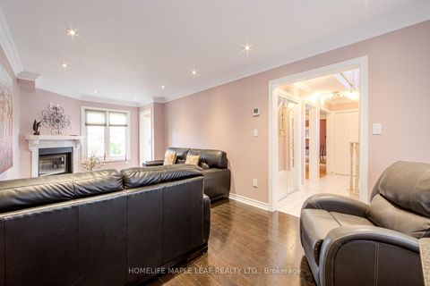 Photo 5 at 25 Grampian Avenue, Maple, Vaughan