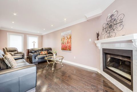 Photo 8 at 25 Grampian Avenue, Maple, Vaughan