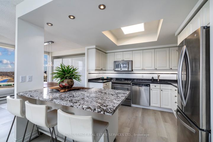 Photo 2 at 1609 - 1 Palace Pier Court, Mimico, Toronto