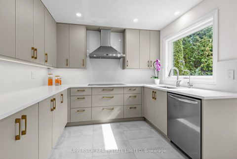 Photo 9 at 986 Stonehaven Avenue, Wyndham, Newmarket