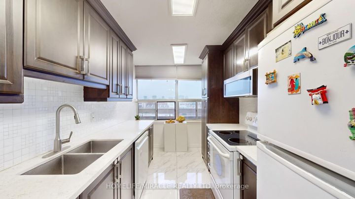 Photo 8 at 1112 - 15 Kensington Road, Queen Street Corridor, Brampton