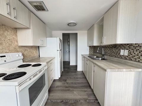 Photo 1 at 48 - 43 Taunton Road, Centennial, Oshawa