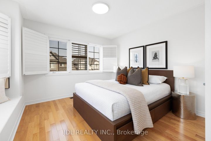 Photo 17 at 3 Mansard Drive, Jefferson, Richmond Hill